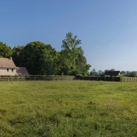 Holiday home Charmante Chaumiere Romantique